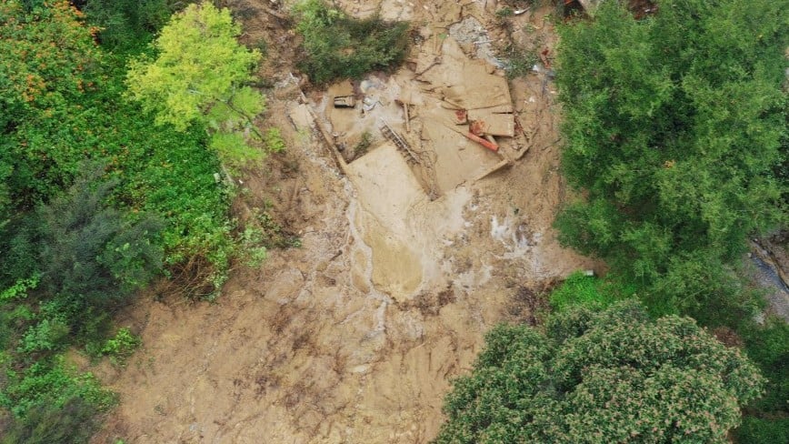 11 injured after landslide buries two buses in Phl