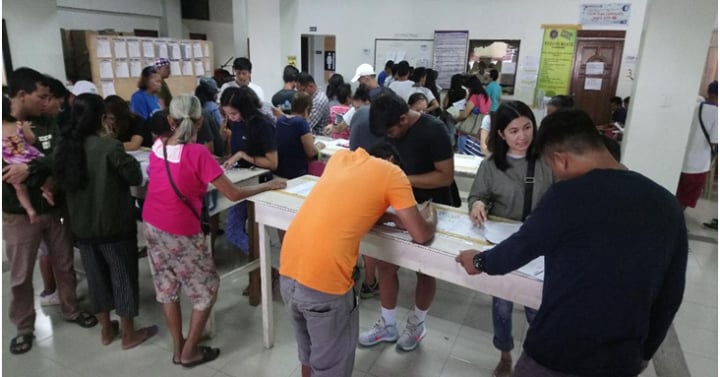 Comelec logs over 400,000 on first week of voter registration