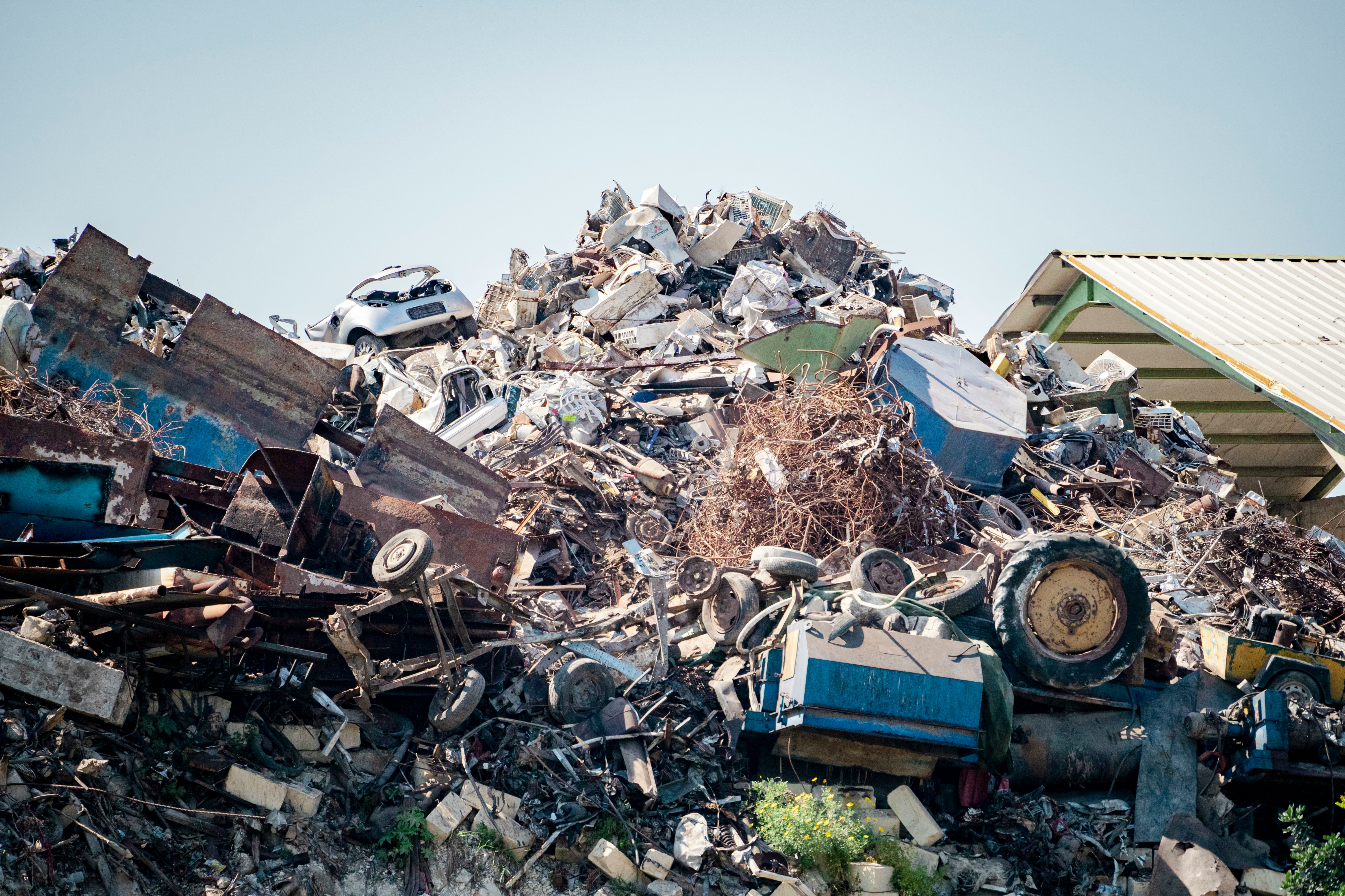 World must act to stem surge of polluting trash, UN warns