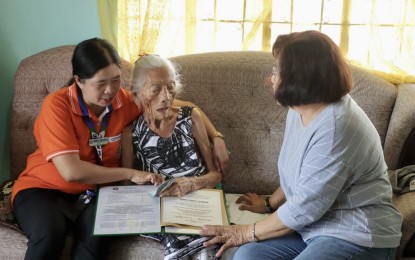 Elderly Filipinos urged to register early for cash grants
