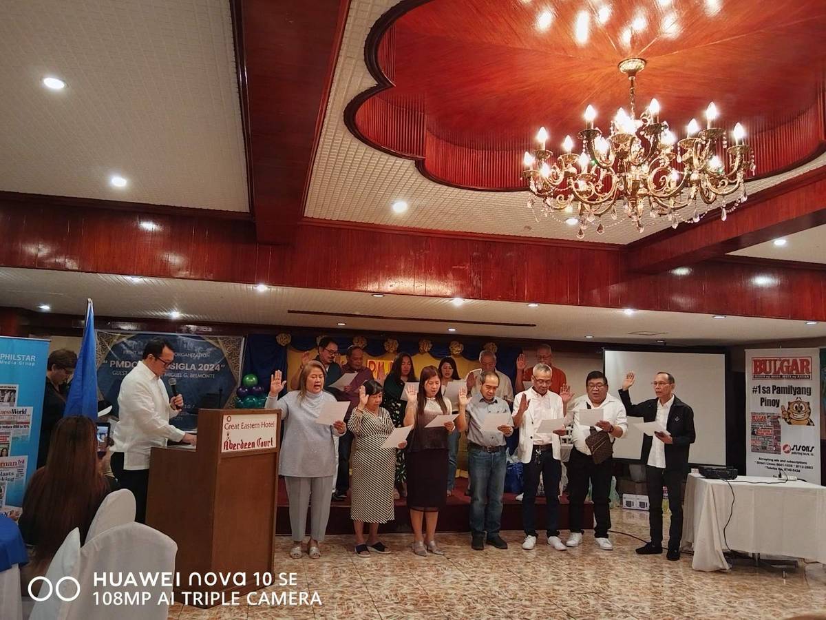 New officials of the Print Media Dealers Organization 2024 take their oath during the induction rites dubbed ‘PMDO Balik Sigla 2024’ last 6 February 2024 at the Aberdeen Court in Quezon City. The new set of officers include (from left) Corazon Villaseñor, Mimi Valeriano, Cely Santos, Noel Cabaero, Wilson Pascual, Danilo Mesina, Owen Fuertes, Abner Trinidad, Jeorge Diomampo Jr., Tintin Tutanes, Jocelyn Cortez, Choy Niebres and Frank Dagdagan.