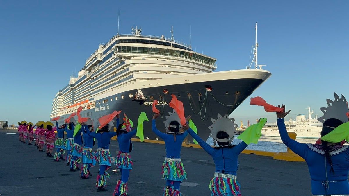 Int'l cruise vessels arrive in Manila