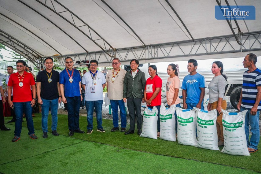 PBBM, DA chief give farm inputs in Agusan del Sur