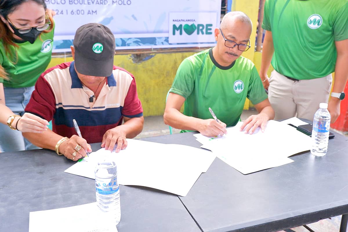 A Memorandum of Agreement (MOA) was signed between MORE Power and Molo Boulevard, Molo, following MORE Power's donation of a Material Recovery Facility to the barangay to enhance their waste management practices.