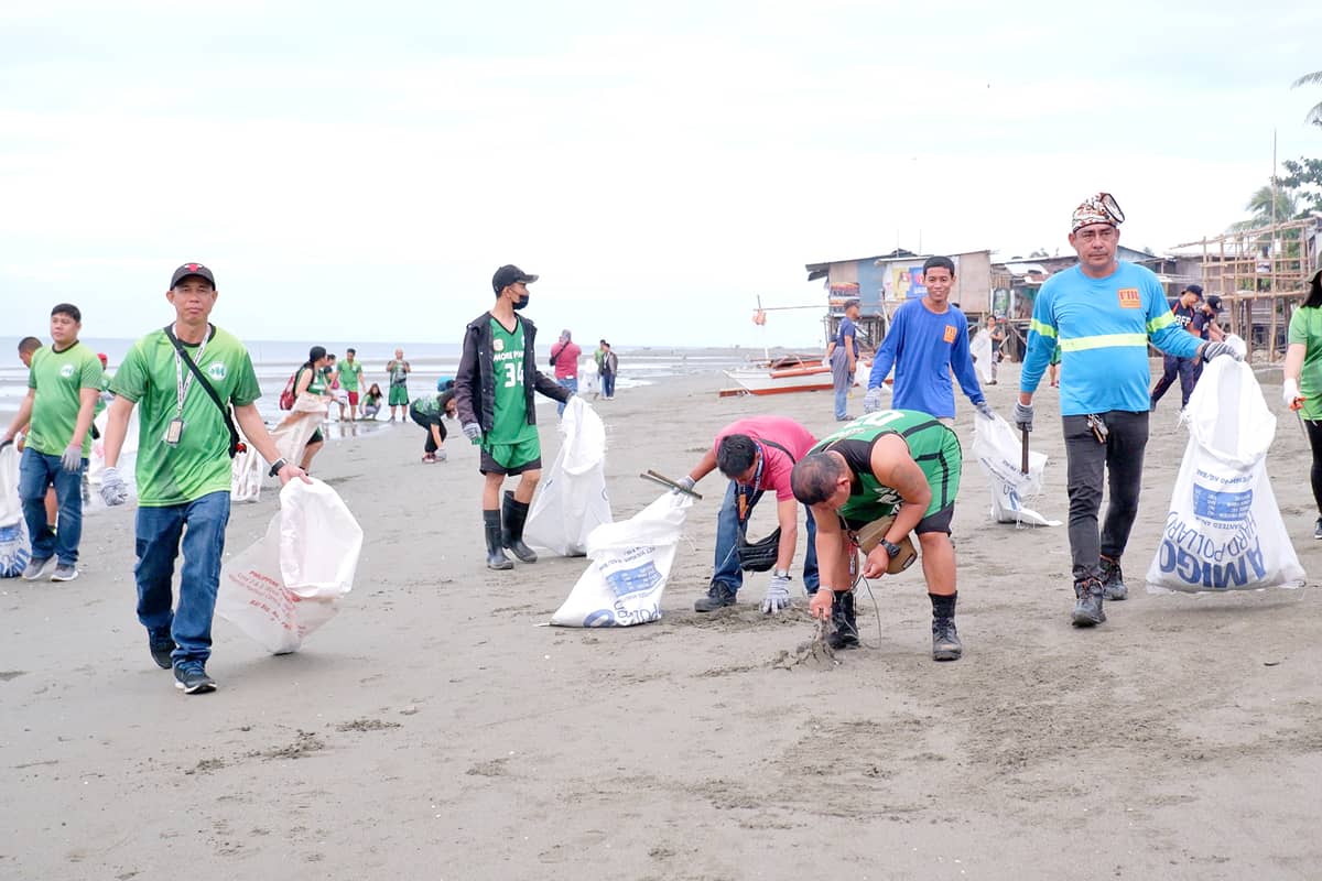 Employees, contractors, and other volunteer groups joined forces to clean up the coastlines from San Juan Molo to Molo Boulevard in Molo, Iloilo City.