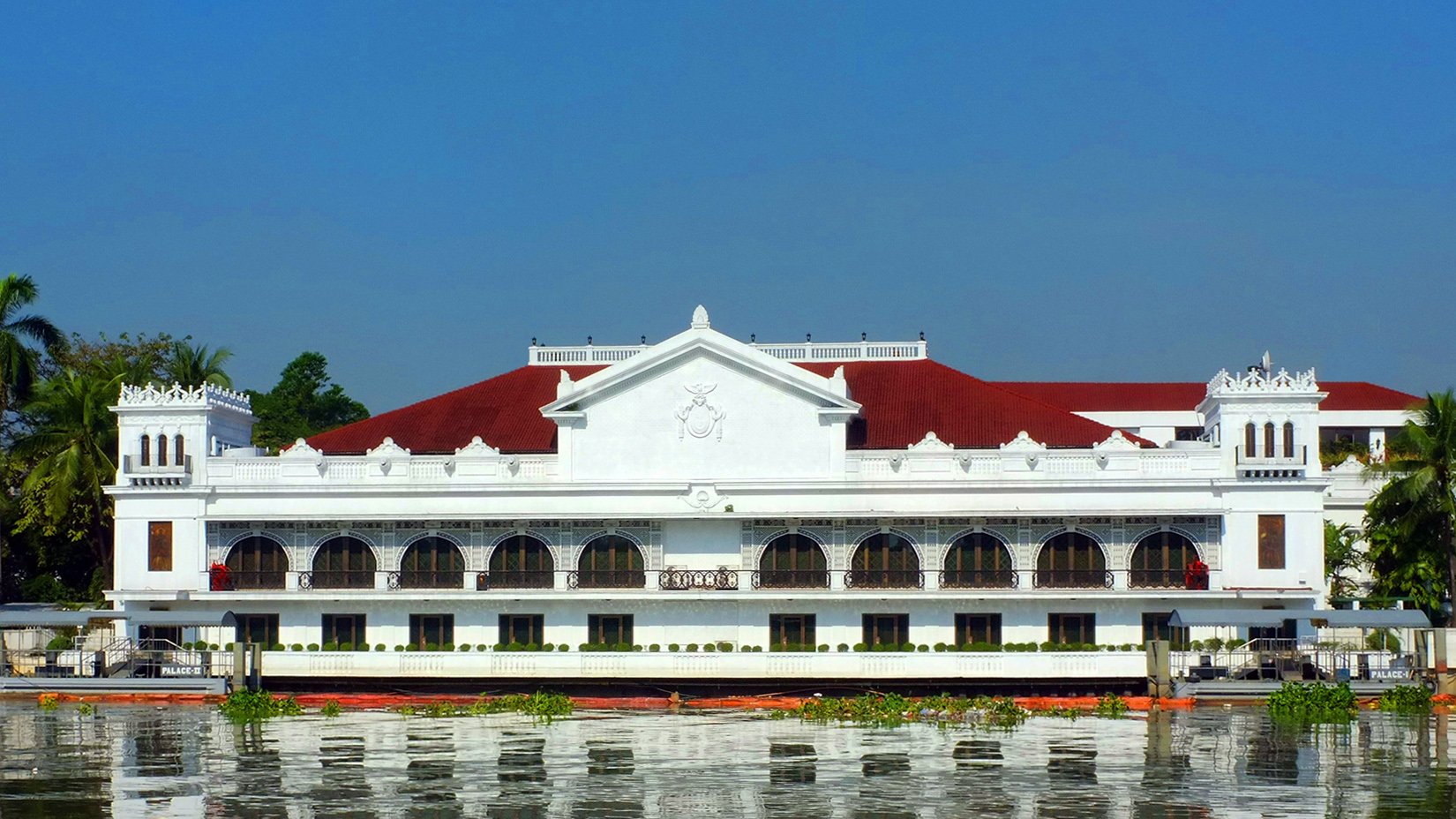 Palace hesitates over IPC