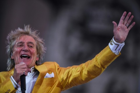 Rod Stewart banks $100M
for song catalog