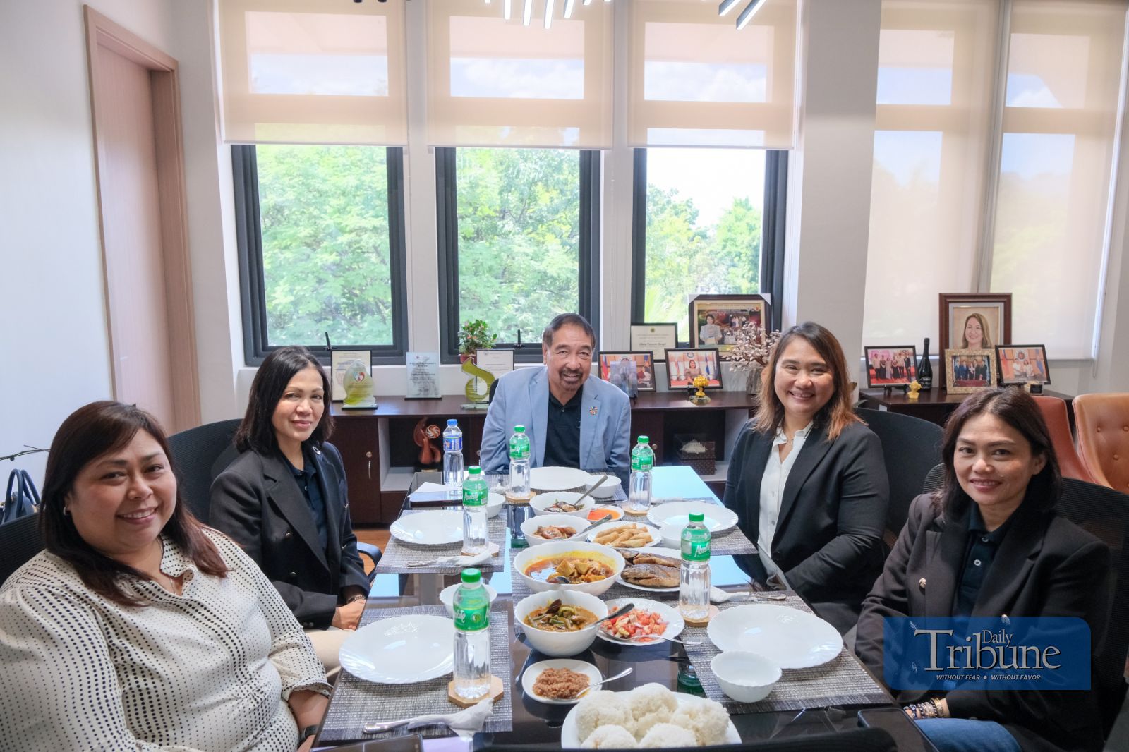 PCO chief welcomes DAILY TRIBUNE execs at Malacañang