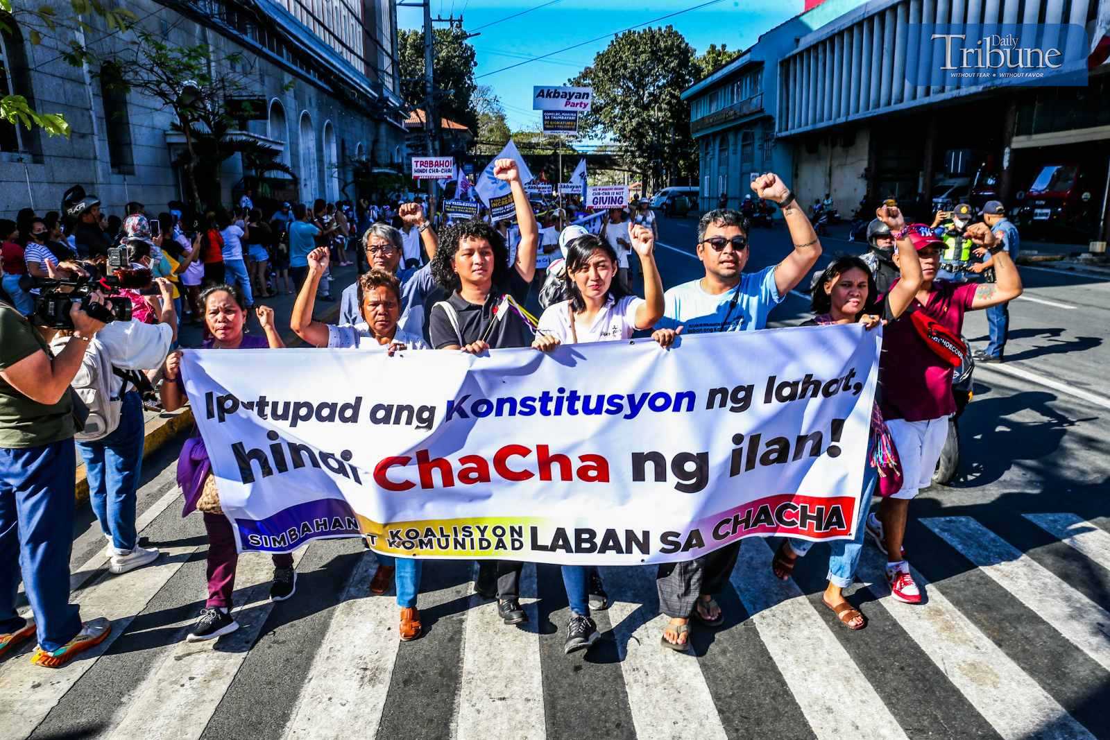 Labor groups rally in front of Comelec