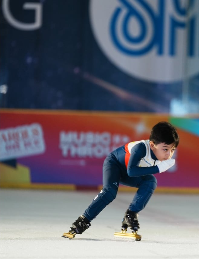 A speed skater accelerates, leaving a streak of determination on the ice at the SM Skating Mall of Asia.