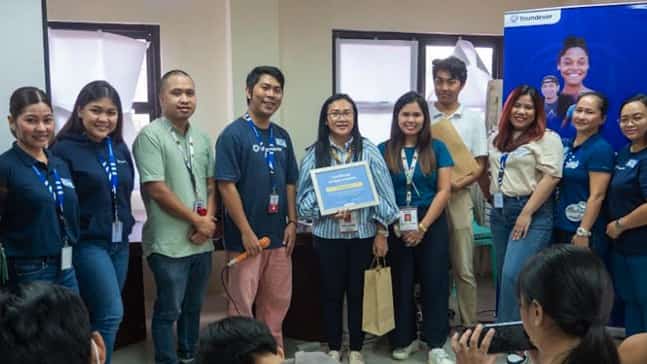BRIDGING FUTURES: Foundever in the Philippines collaborates with the Department of Social Welfare and Development to hold a ‘Learn2Employ’ training session for senior high school graduates equipping the youth with essential skills and knowledge to pave the way for their successful integration into the workforce. Pictured are the Foundever team and the DSWD team who organized the training session held at Payatas, Quezon City. | photograph courtesy of Foundever