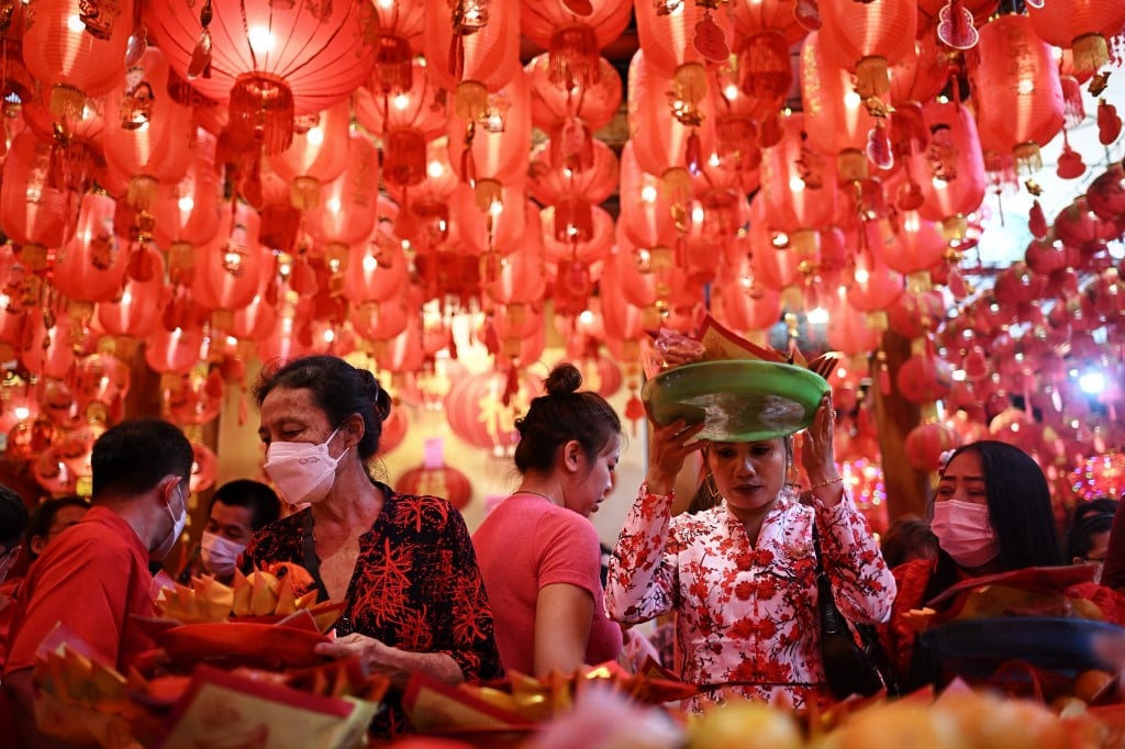 'Buzzing' Bangkok celebrates Lunar New Year
