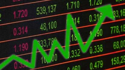 Market rebounds again as peso inches to P59