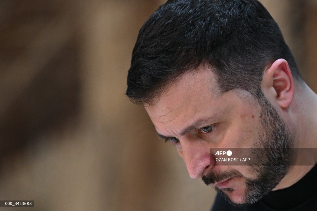 Zelensky calls for air defenses after Russian missiles target Kyiv