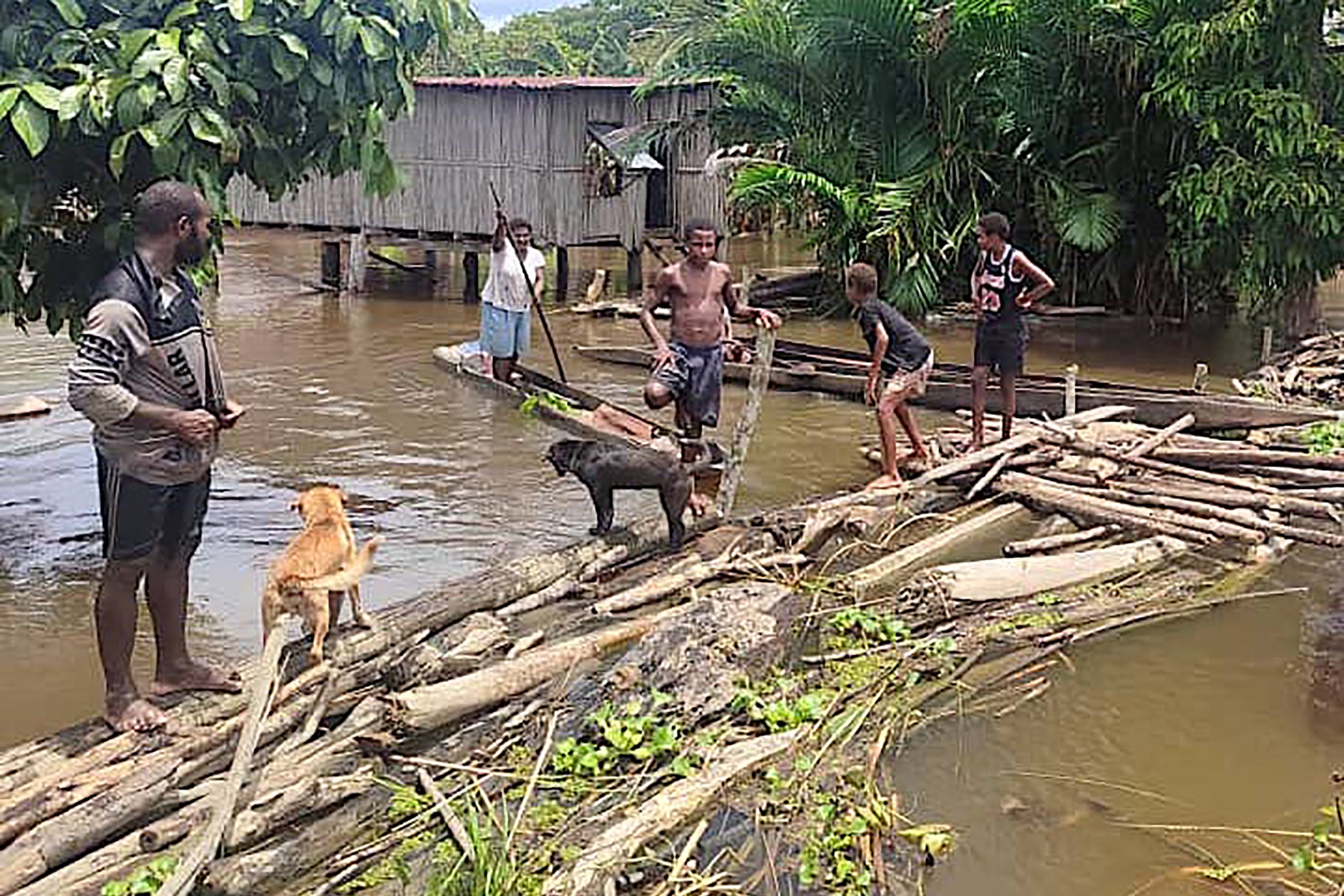 Papua New Guinea quake claims 5