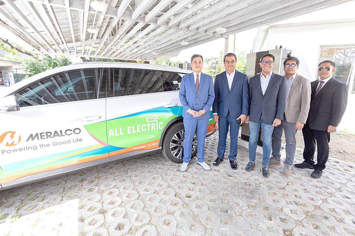 Seen in the photo (from L-R) are CCC Vice Chairperson and Executive Director Director Robert E.A. Borje, Meralco Executive Vice President and Chief Operating Officer Ronnie L. Aperocho, Meralco First Vice President and Chief Sustainability Officer Raymond B. Ravelo, Meralco Vice President and Head of Facilities, Safety, and Safety Management Jerry B. Lao, and CCC Executive Assistant Raul Villegas.