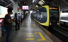 Dads block Villar LRT-1 line hijack
