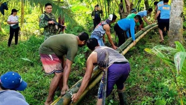 Solar lights, makeshift bridge improve access for isolated barangays