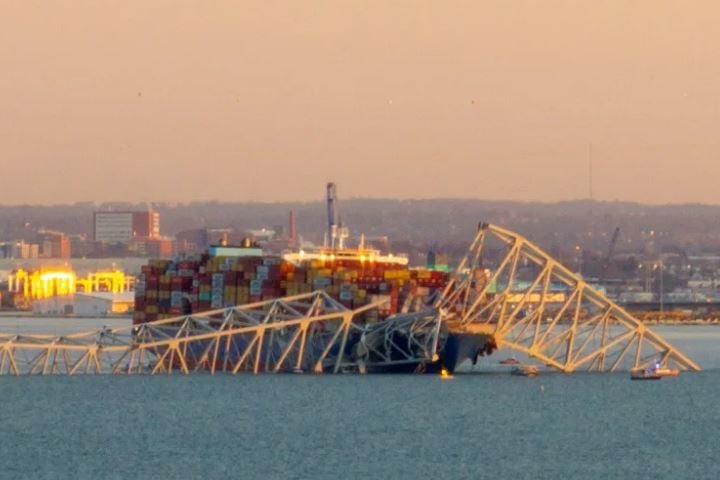 Container ship rams, destroys U.S. bridge