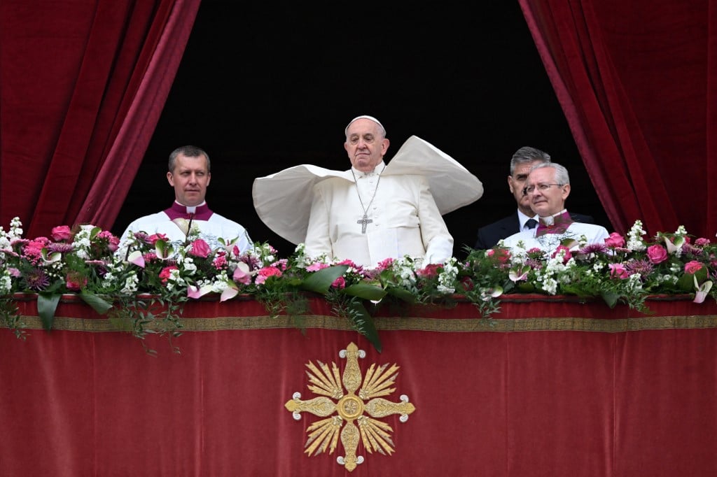 Pope Francis pleads for peace in Easter message