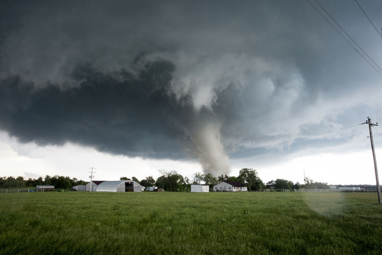 Sprawling storms, tornadoes kill 3 in US midwest