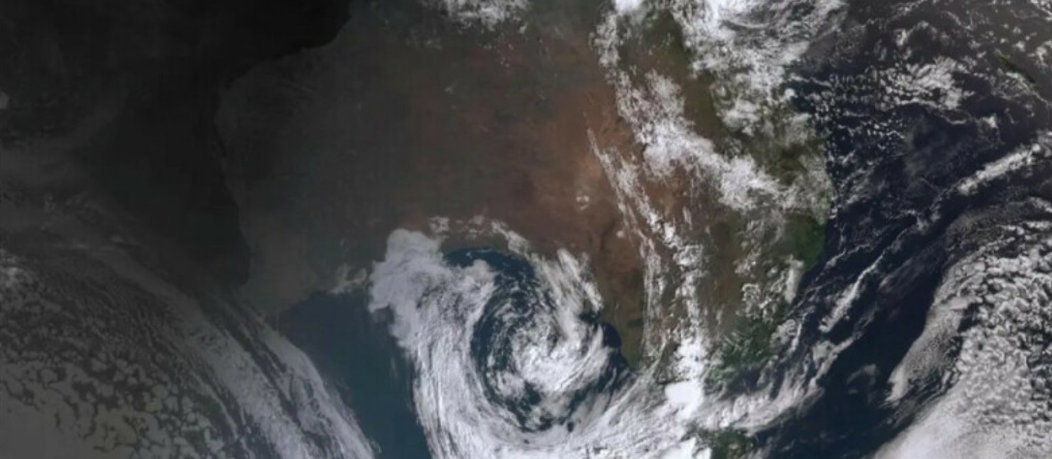 Australia cyclone strands 700 people