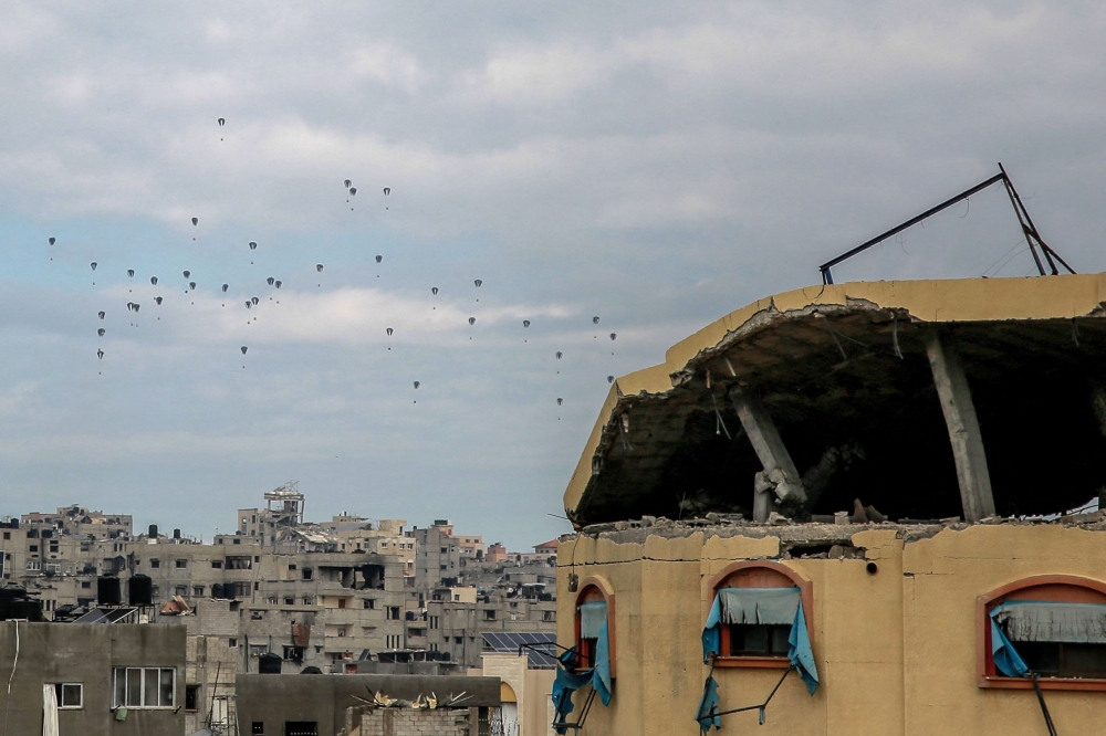 Gaza airdrop mishap kills five