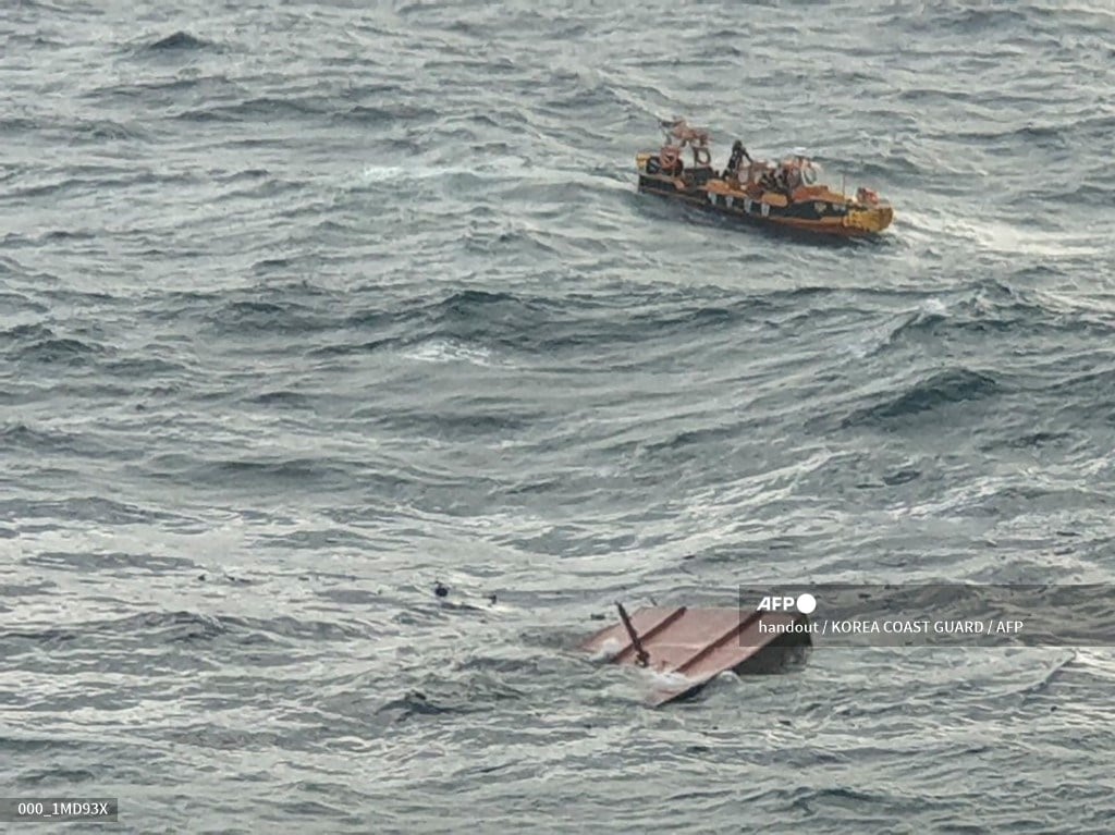 Six missing after SoKor fishing boat capsizes