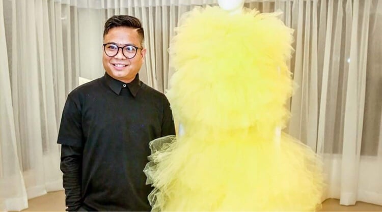 Fashion designer slaps raps vs vlogger