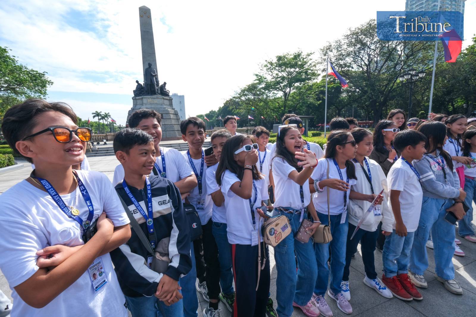 Photo-op with Rizal monument