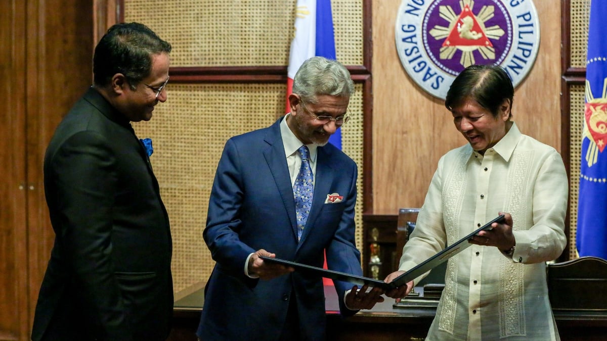 Marcos eyes forging closer ties with India