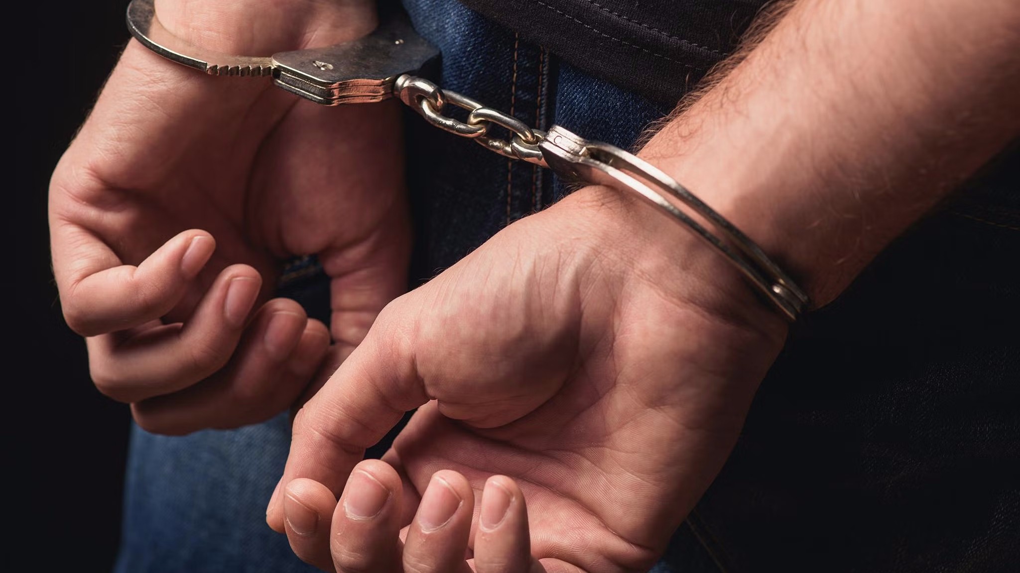 Body search yields handgun, balisong
