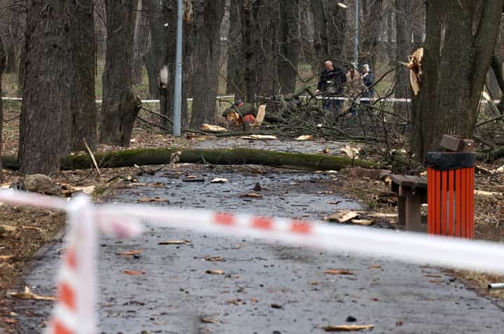 Kyiv struck by drones amid missile alert