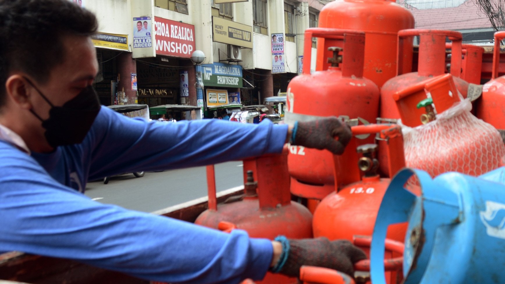Illegal LPG tanks seized in Pasay City