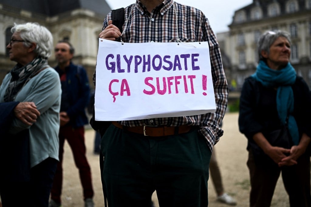 Mexico delays ban on controversial herbicide