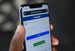 Users report getting logged out of Facebook, IG accounts