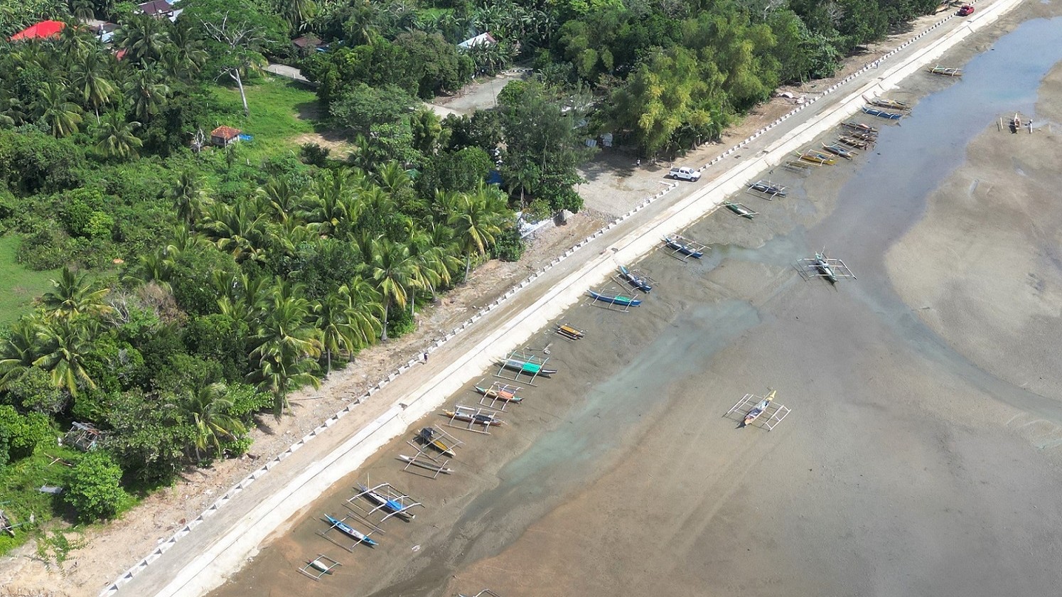 DPWH builds seawall structure along Casiguran coastline