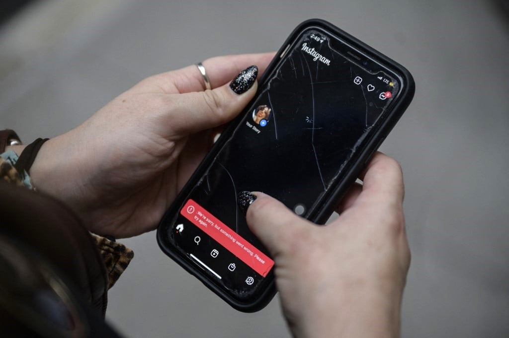 Facebook, Instagram back after 2-hour outage