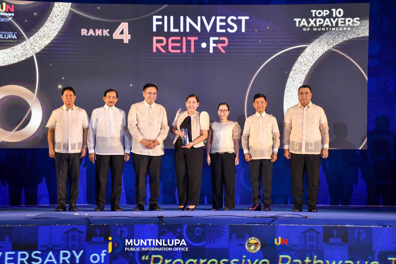 PhotoGRAPH courtesy of Muntinlupa City PIO
FILRT general counsel and compliance officer Victoria Reyes-Beltran (middle) receives the award for Filinvest REIT Corp., ranking 4th in Muntinlupa City’s Top Taxpayers for 2024, from Muntinlupa City government officials headed by Hon. Mayor Ruffy Biazon (third from left).