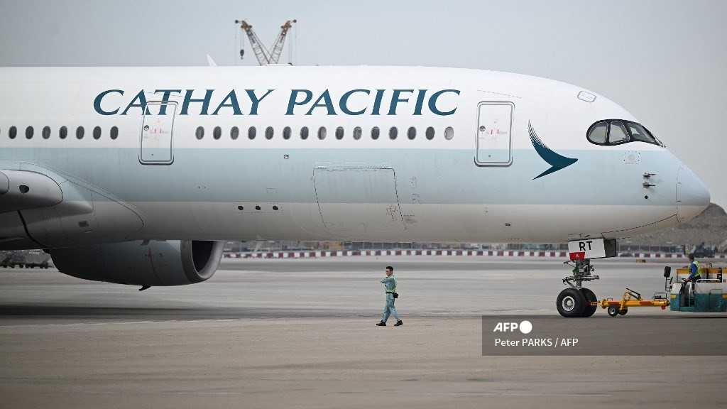 Hong Kong airline axes over 500 flights as typhoon nears