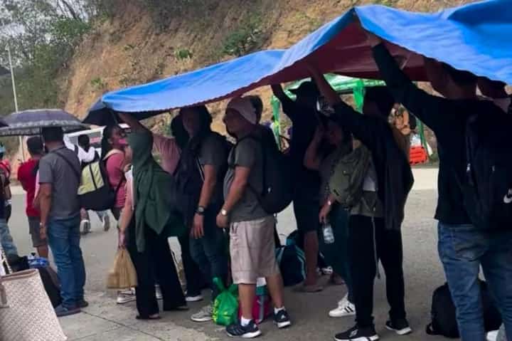 Passengers 'sunbathing' in long lines at Balanacan Port