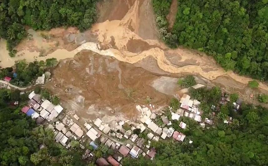 Soldiers donate allowances for DavOr slide victims