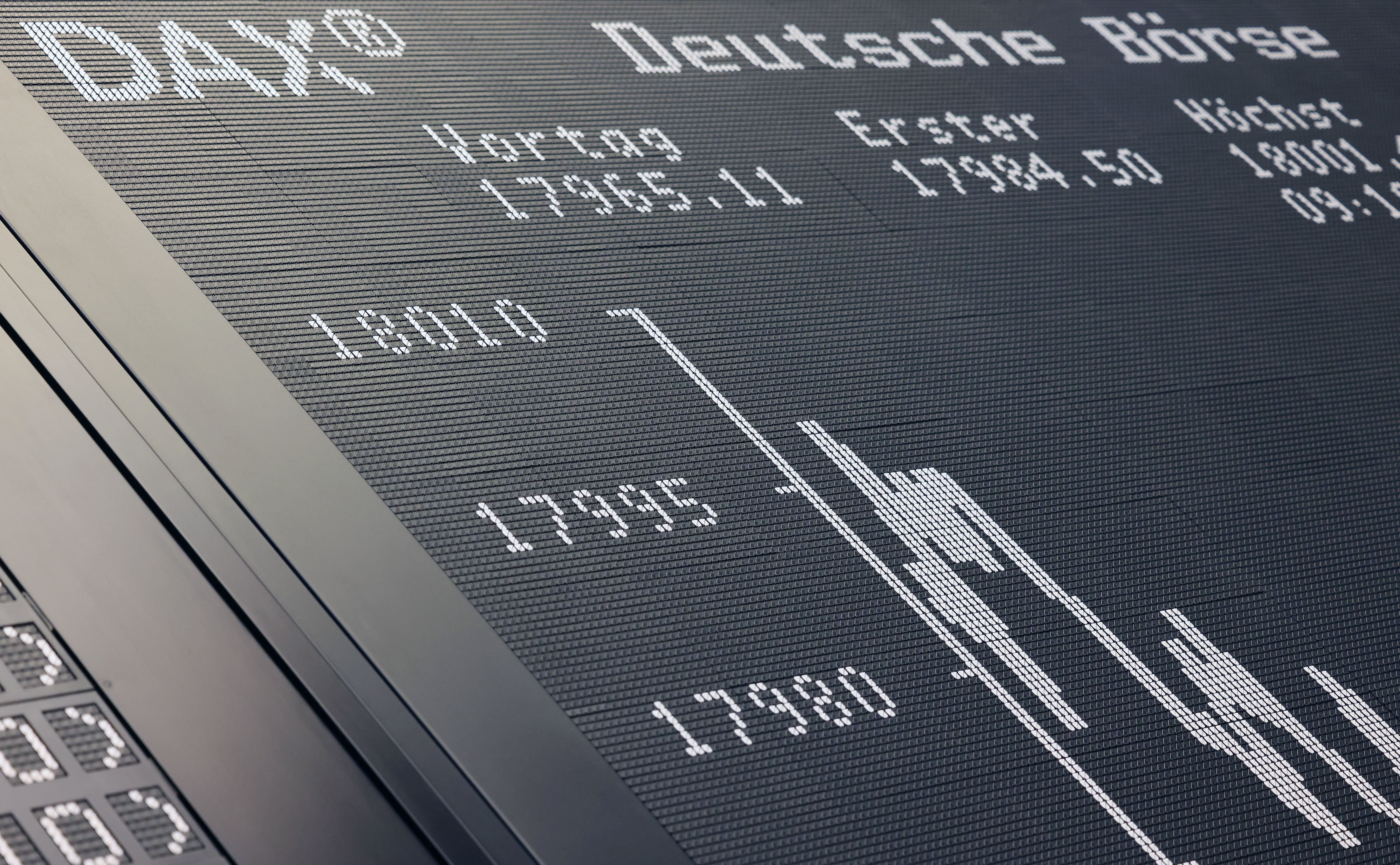 Stock markets mostly rise, yen hits 34-year low
