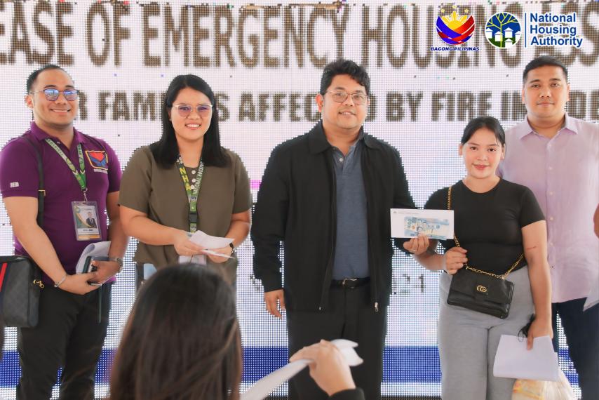 NHA distributes P380K to Cavite fire victims 