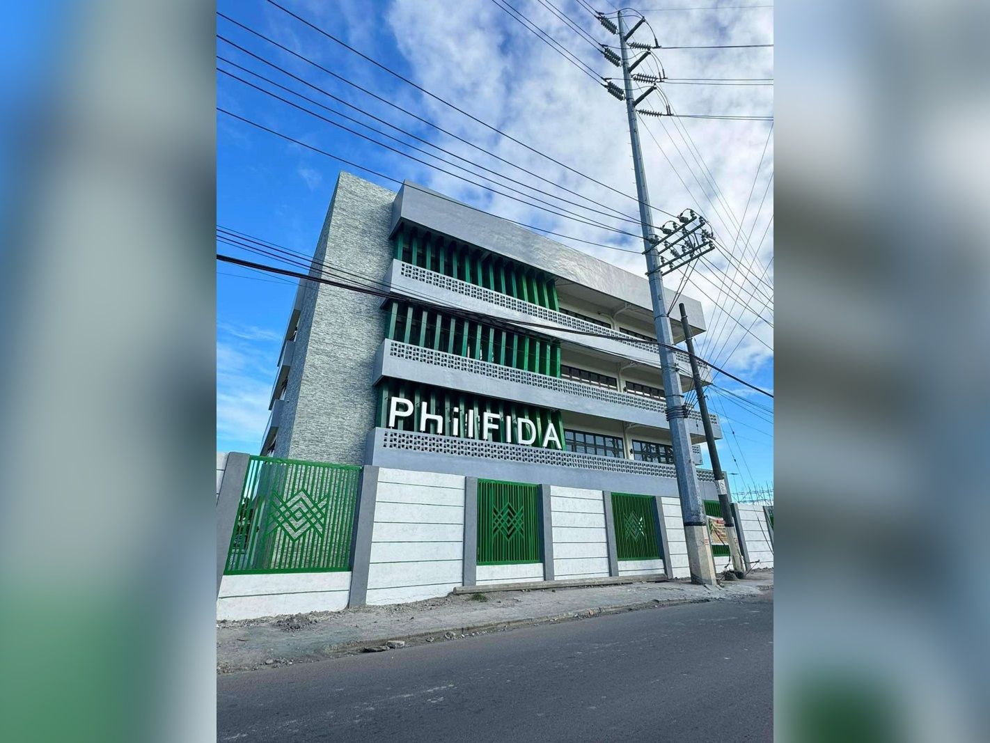 DPWH turns over new gov't building in Las Piñas 