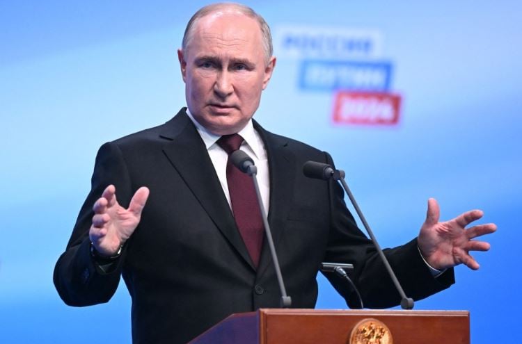 Russia cannot be held back, says Putin
