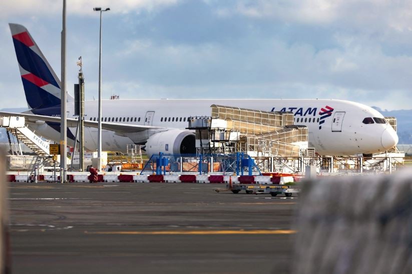 Probers seize black box of plane that dived