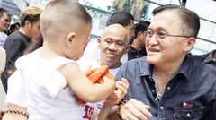 Bong Go provides immediate aid to fire victims in Muntinlupa City