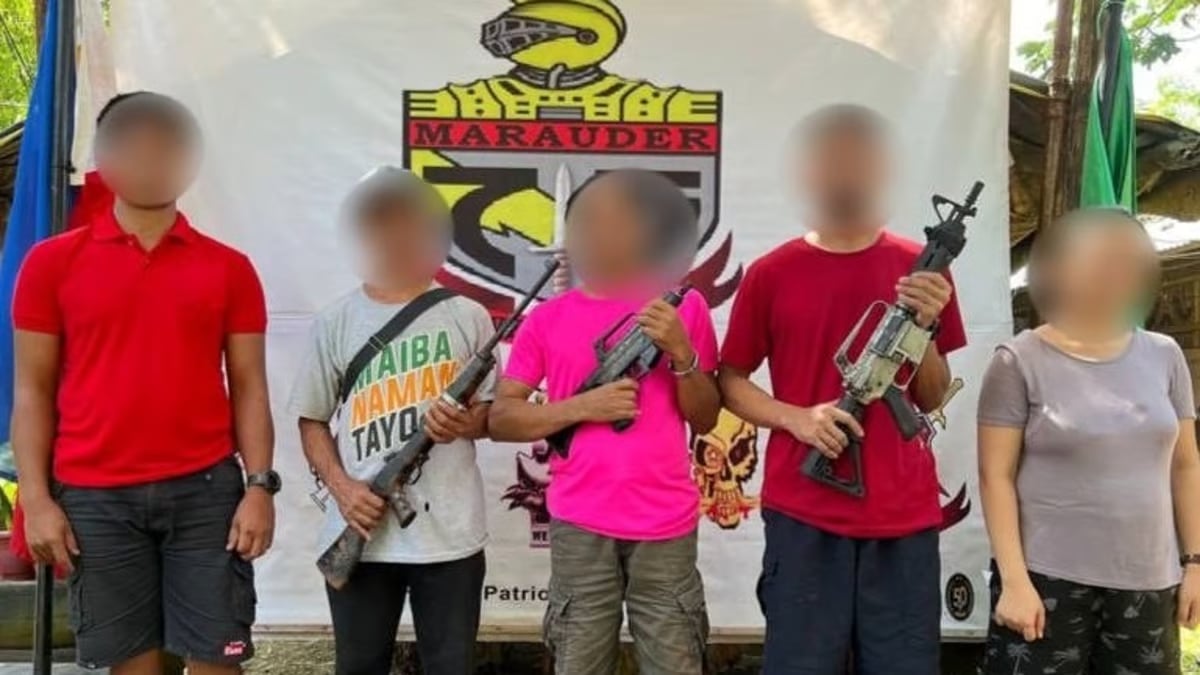 14 Caraga insurgents surrender