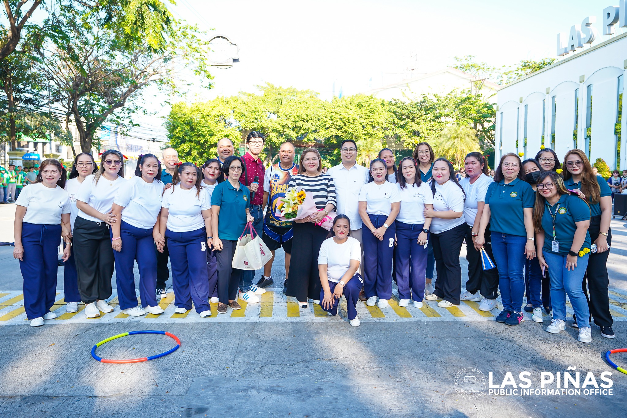 Las Piñas hails public servants 